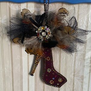 Rhinestone Feather High-Heel Ornament in Burgundy